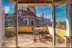 PIAZZA DEL DUOMO, FLORENCE - DUOMO VIEW LUXURY APARTMENTS FOR SALE FLORENCE