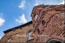 CASTLE HOTEL FOR SALE PIEDMONT MONFERRATO