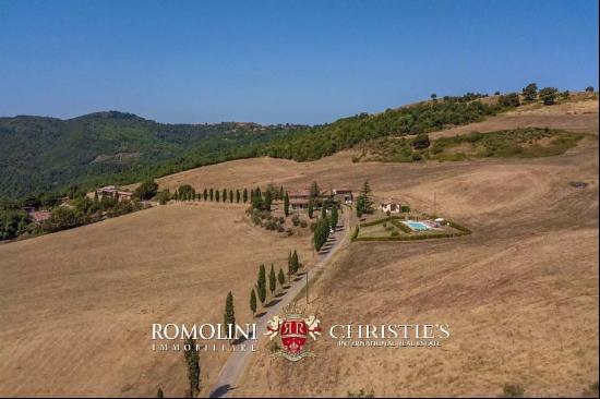 FARMSTEAD FOR SALE IN TUSCANY - BOVINE BREEDING, HORSES