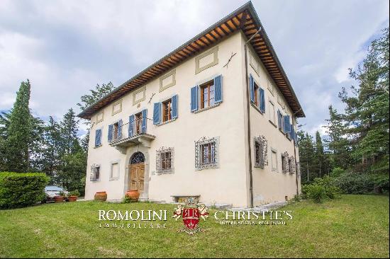 PERIOD VILLA WITH PARK FOR SALE SANSEPOLCRO TUSCANY