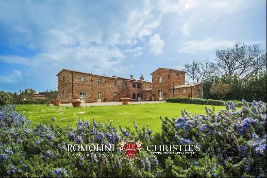 LUXURY COUNTRY HOUSE FOR SALE TUSCANY SIENA