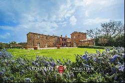 LUXURY COUNTRY HOUSE FOR SALE TUSCANY SIENA