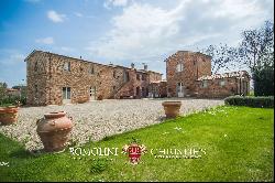 LUXURY COUNTRY HOUSE FOR SALE TUSCANY SIENA