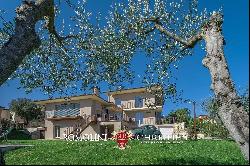 MODERN ECO-FRIENDLY VILLA WITH OLIVE GROVE FOR SALE TUSCANY