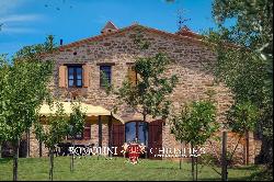 RESTORED COUNTRY HOUSE, AGRITURISMO FOR SALE UMBRIA