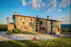 RESTORED COUNTRY HOUSE, AGRITURISMO FOR SALE UMBRIA