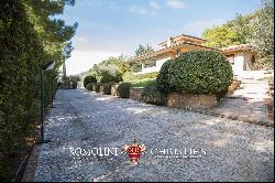 MODERN VILLA WITH OLIVE GROVE FOR SALE UMBRIA ASSISI