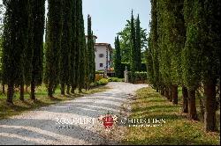 40.6-HA ESTATE WITH HISTORIC VILLA FOR SALE TUSCANY | Romolini - Christie's