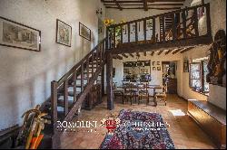 RUSTIC COUNTRY HOUSE FOR SALE IN LORO CIUFFENNA, TUSCANY