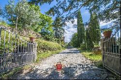 RUSTIC COUNTRY HOUSE FOR SALE IN LORO CIUFFENNA, TUSCANY