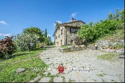 RUSTIC COUNTRY HOUSE FOR SALE IN LORO CIUFFENNA, TUSCANY