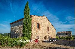 ESTATE WITH TWO HAMLETS FOR SALE NEAR AREZZO, TUSCANY