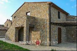 ESTATE WITH TWO HAMLETS FOR SALE NEAR AREZZO, TUSCANY