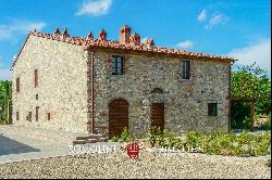 ESTATE WITH TWO HAMLETS FOR SALE NEAR AREZZO, TUSCANY