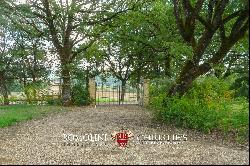 ESTATE WITH TWO HAMLETS FOR SALE NEAR AREZZO, TUSCANY