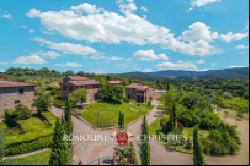 CHIANTI ARETINO, 80 HA ESTATE WITH RESORT AND VINEYARD FOR SALE