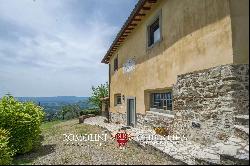 FLORENCE: AGRITURISMO WITH POOL AND OLIVE GROVE, TUSCANY