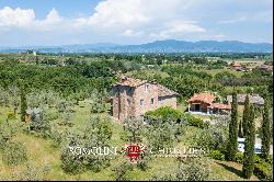 ECO-FRIENDLY FARMHOUSE WITH GARDEN AND OLIVE GROVE FOR SALE TUSCANY