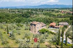 ECO-FRIENDLY FARMHOUSE WITH GARDEN AND OLIVE GROVE FOR SALE TUSCANY