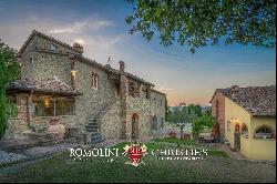 AREZZO, TUSCANY: LUXURY RESTORED FARMHOUSE WITH POOL FOR SALE