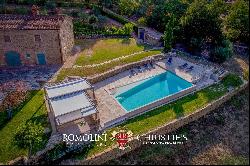 AREZZO, TUSCANY: LUXURY RESTORED FARMHOUSE WITH POOL FOR SALE