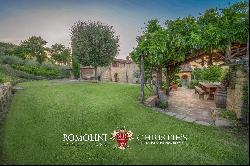 AREZZO, TUSCANY: LUXURY RESTORED FARMHOUSE WITH POOL FOR SALE