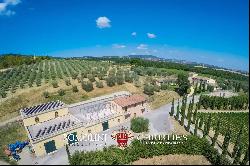 BEAUTIFUL WINE RESORT FOR SALE IN TUSCANY, SIENA, STATE OF THE ART WINERY, 25 HECTARES OF