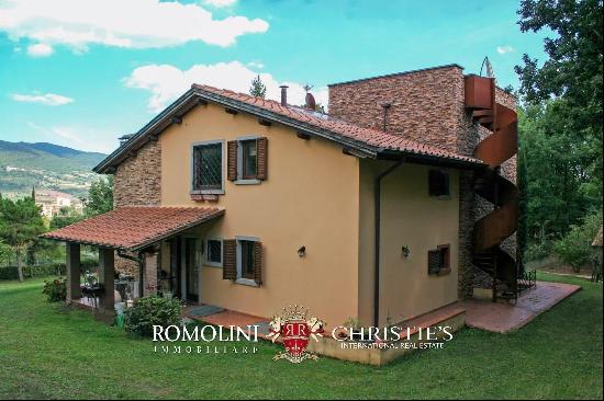 MODERN VILLA FOR SALE IN AREZZO, TUSCANY