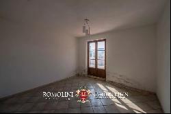 WINE ESTATE WITH APARTMENT FOR SALE IN GROSSETO, TUSCANY MONTECUCCO