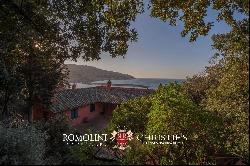 VILLA WITH PRIVATE ACCESS TO THE SEA FOR SALE ARGENTARIO, PIED DANS L'EAU