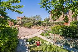 85 HA ESTATE WITH HAMLETS AND CHIANTI VINEYARD FOR SALE, TUSCANY