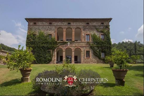 TUSCAN ESTATE WITH MANOR VILLA, 10 HA OF LAND, VINEYARDS,OLIVE GROVE FOR SALE IN ITALY, T