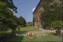 TUSCAN ESTATE WITH MANOR VILLA, 10 HA OF LAND, VINEYARDS,OLIVE GROVE FOR SALE IN ITALY, T