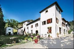 PRIVATE ESTATE WITH RENTAL BUSINESS AND FARM FOR SALE TUSCANY