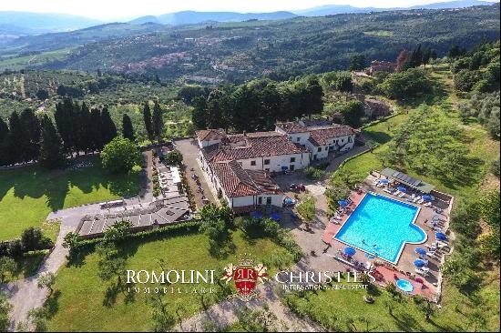 PRIVATE ESTATE WITH RENTAL BUSINESS AND FARM FOR SALE TUSCANY