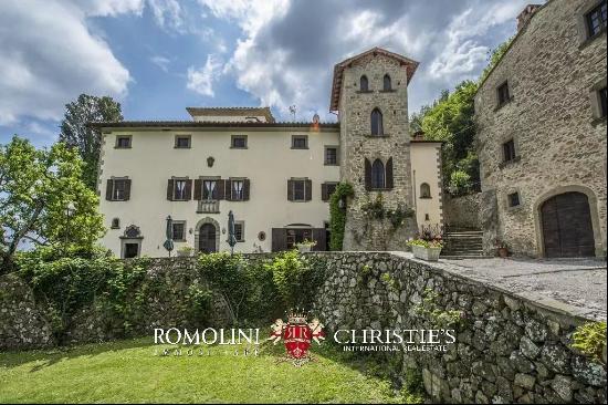 RESTORED MEDIEVAL HAMLET FOR SALE IN TUSCANY, AREZZO