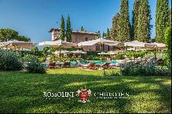 SAN GIMIGNANO: 20-KEY BOUTIQUE HOTEL FOR SALE IN TUSCANY