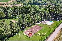 SMALL HAMLET FOR SALE IN UMBRIA MONTONE