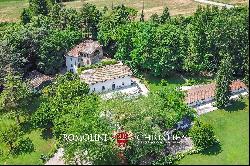 SMALL HAMLET FOR SALE IN UMBRIA MONTONE