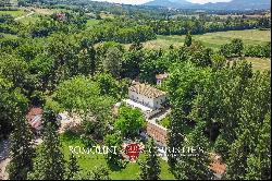 SMALL HAMLET FOR SALE IN UMBRIA MONTONE