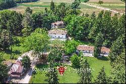 SMALL HAMLET FOR SALE IN UMBRIA MONTONE