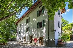 SMALL HAMLET FOR SALE IN UMBRIA MONTONE