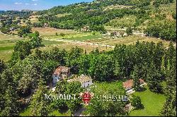 SMALL HAMLET FOR SALE IN UMBRIA MONTONE