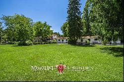 SMALL HAMLET FOR SALE IN UMBRIA MONTONE