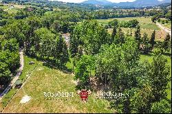 SMALL HAMLET FOR SALE IN UMBRIA MONTONE