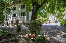 SMALL HAMLET FOR SALE IN UMBRIA MONTONE