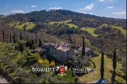 PANORAMIC COUNTRY HOUSE FOR SALE IN UMBRIA, ITALY