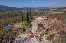 PANORAMIC COUNTRY HOUSE FOR SALE IN UMBRIA, ITALY