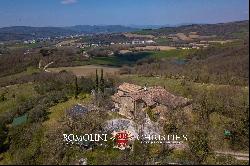 PANORAMIC COUNTRY HOUSE FOR SALE IN UMBRIA, ITALY