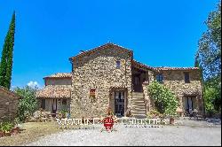 PANORAMIC COUNTRY HOUSE FOR SALE IN UMBRIA, ITALY